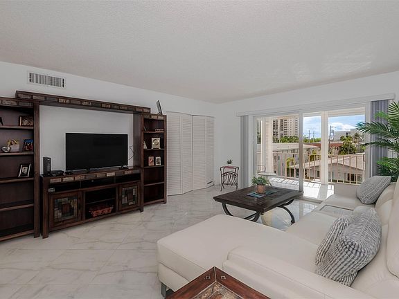 4th image of 4629 Poinciana Street #321