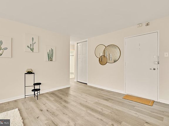 4th image of 1545 18th St NW Unit 111