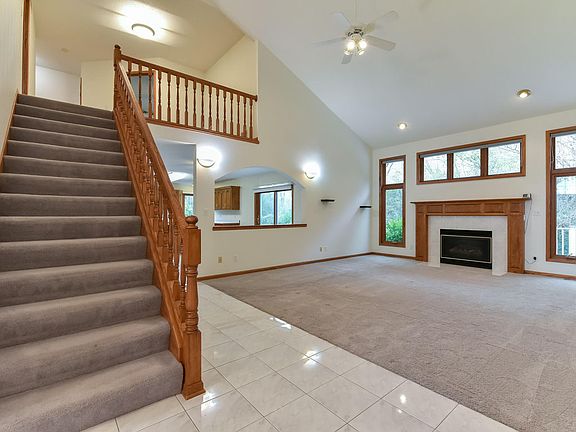 3rd image of 1063 Woodview Dr
