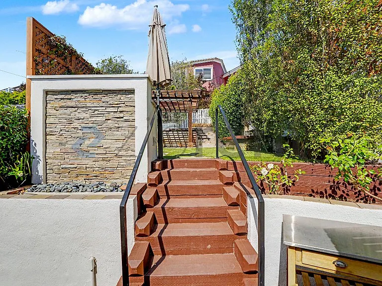 517 Sapphire St — Photo 20