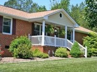 19416 Eanes Rd, Petersburg, VA 23803