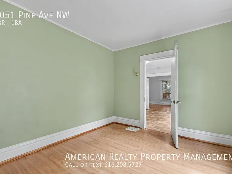 1051 Pine Ave NW — Photo 12