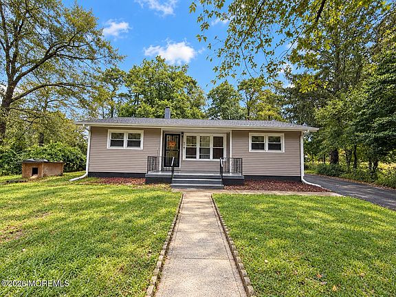 3rd image of 521 Ridgeview Avenue