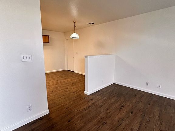 4th image of 2610-2698 S Bright St #2630