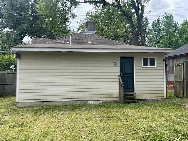 3 bed, 2.0 bath, 1092 sqft, $1,595 — Photo 3