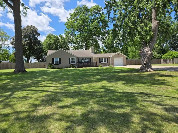1916 James Downey Rd, Independence, MO 64057