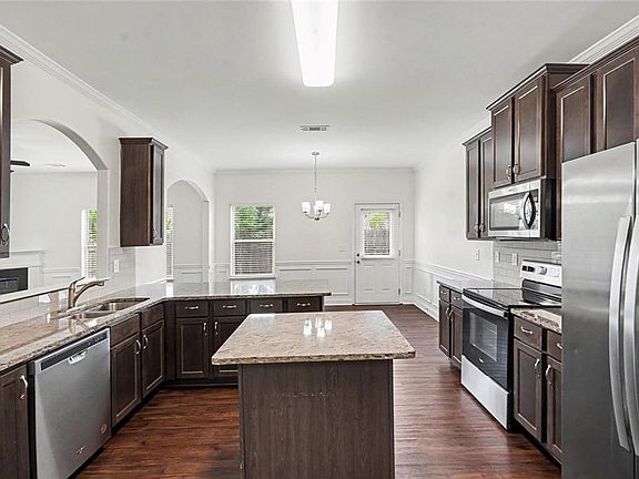 5th image of 216 Leland Ln