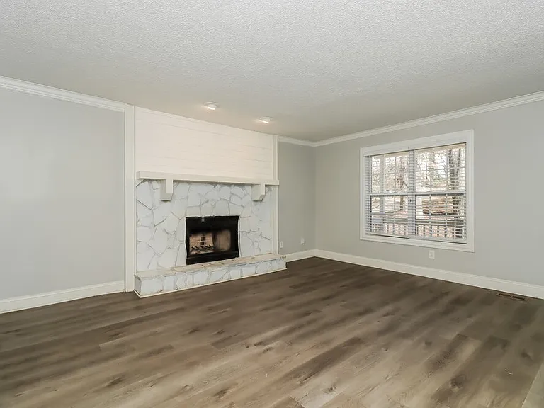 565 Bells Ferry Pl — Photo 6