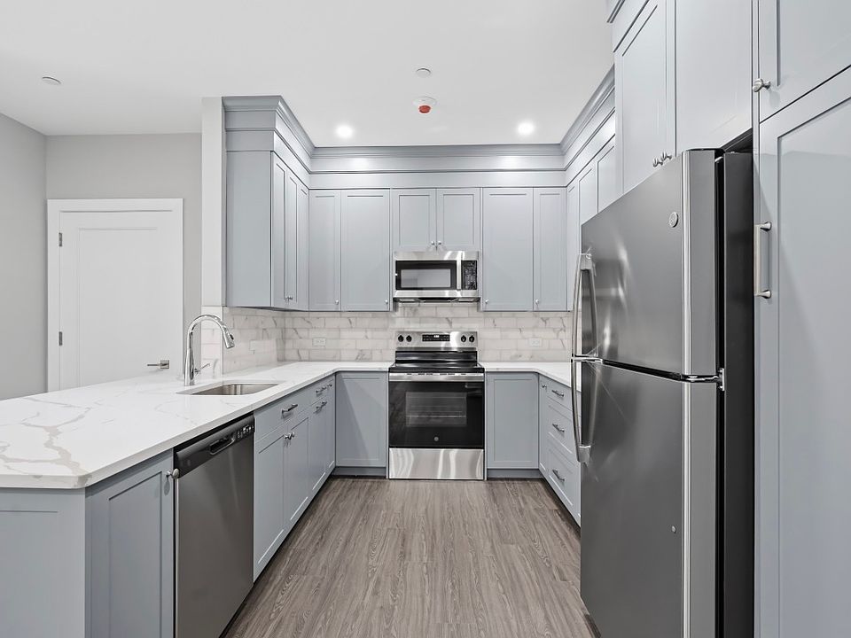 1st image of 100 Smith St #2