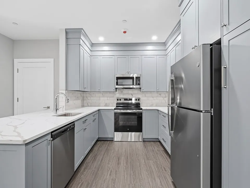 100 Smith St #2