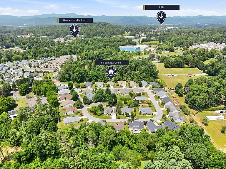 Close proximity to shopping/airport