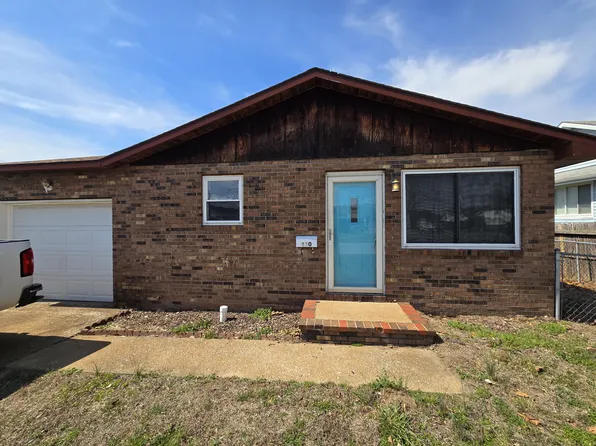 430 N 1st St, Wood River, IL 62095