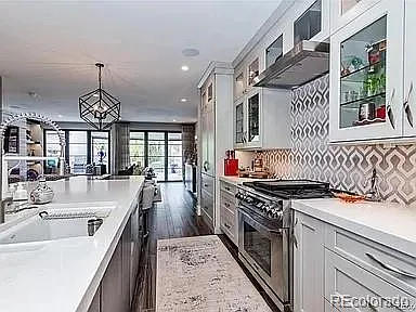 250 Adams St — Photo 14