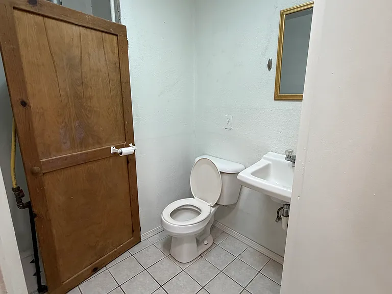 8700 S Westminster Rd — Photo 11