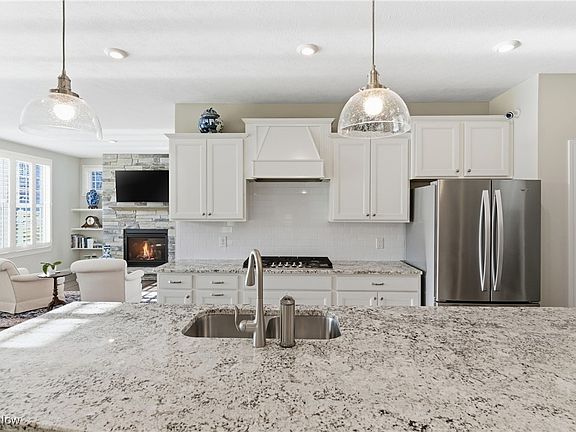 3rd image of 106 Brighton Dr