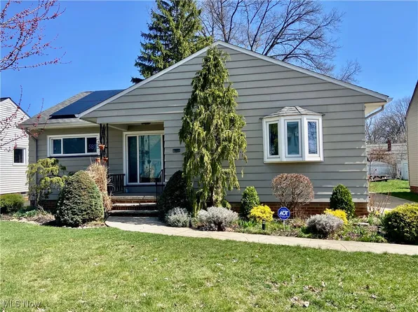 5825 Monica Ln, Garfield Heights, OH 44125