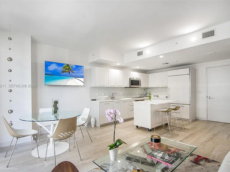 55 SW 9th St #3802 — Photo 5