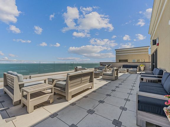 Oceanside outdoor seating at The Alexa Luxury Apartments in Corpus Christi, TX.