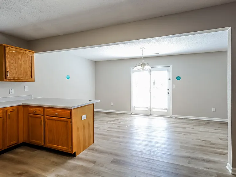 109 Lockerbie Ln — Photo 5