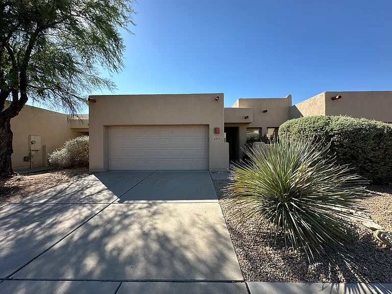 8435 N Hanks Pl — Photo 1