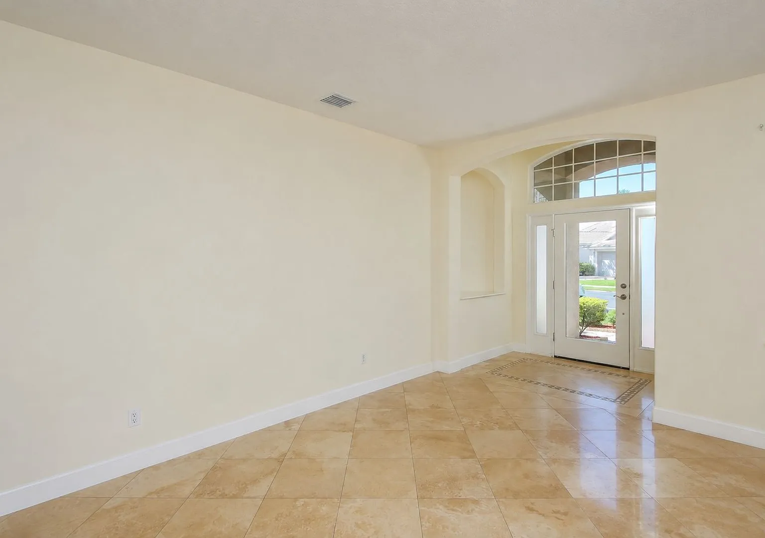 Spacious 4-Bedroom Executive Home in Gated River Place Community with Resort-Style Amenities — Photo 3