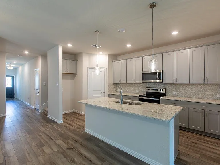 1604 Mineral Point Pl — Photo 11