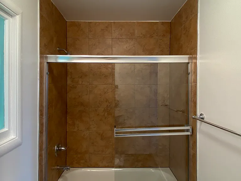1br/1ba Charmer! Bay Views And Parking! Laundry On-Site! Balcony! Progressive — Photo 13
