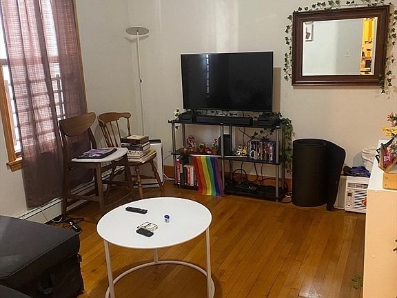 4th image of 324 Summit Ave #1