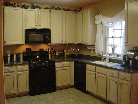 Upgraded Kitchen-Corian