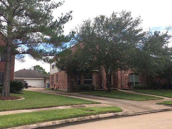 3rd image of 2731 Round Hill Ct