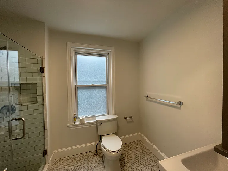 325 Green St #3 — Photo 5