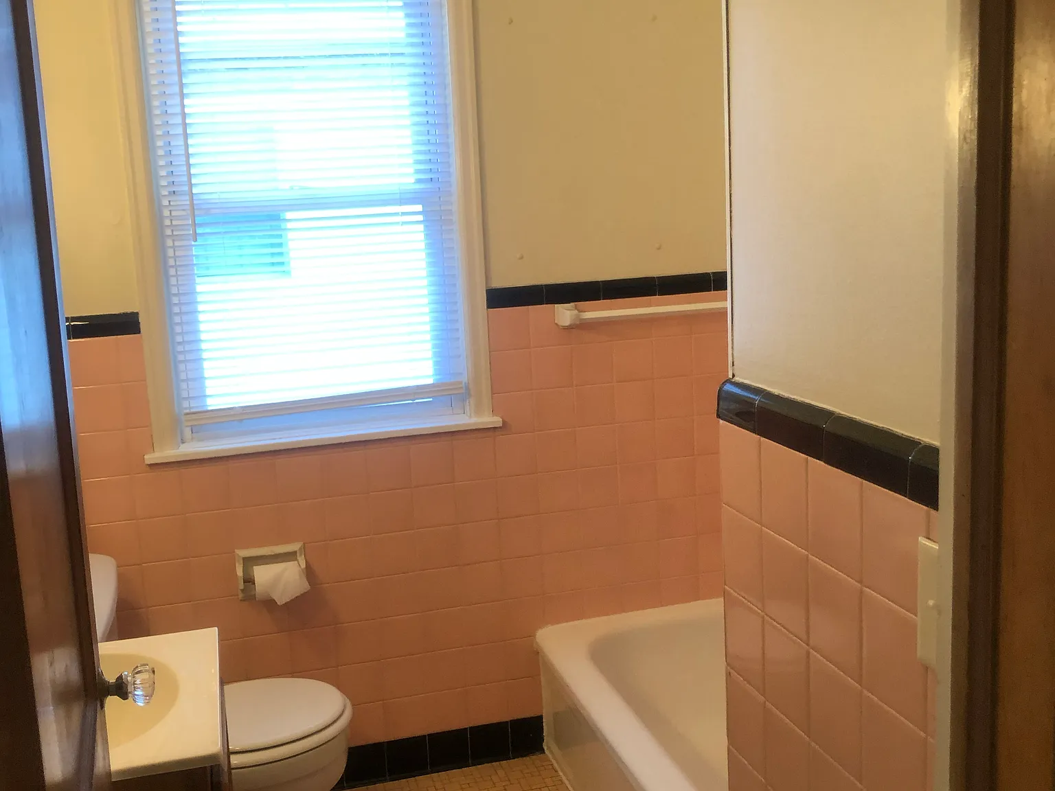 1 bed, 800 sqft, $1,300 — Photo 4