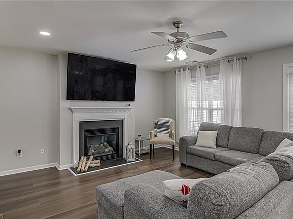 5th image of 929 Big Creek Ct