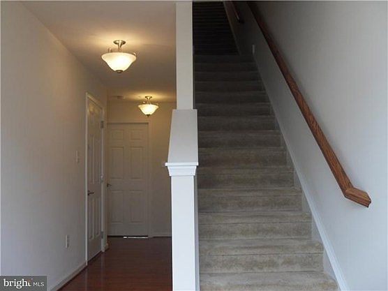 3rd image of 389 Larose Dr