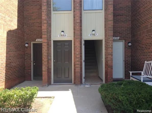 33767 Pondview Cir #61, Livonia, MI 48152