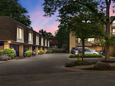 1825 Tanglewood Dr #E, Glenview, IL, 60025