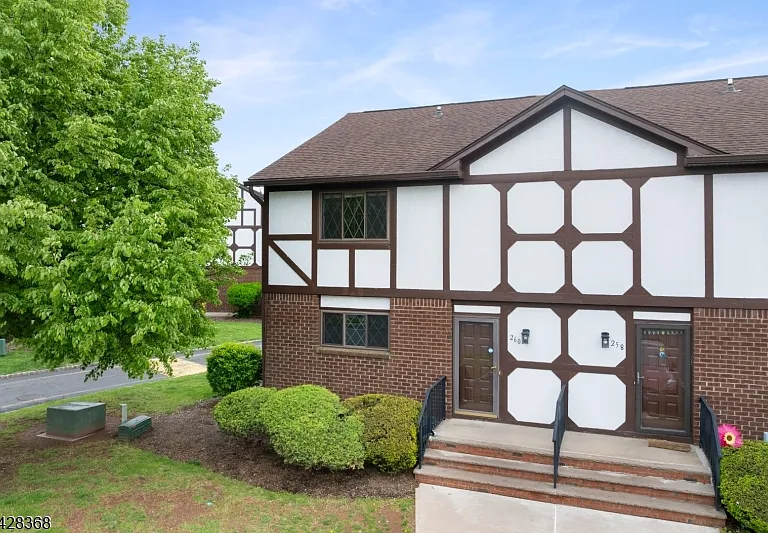 260 Wildflower Ln — Photo 1