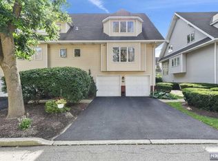 28 Iris Cir, Glen Rock, NJ 07452