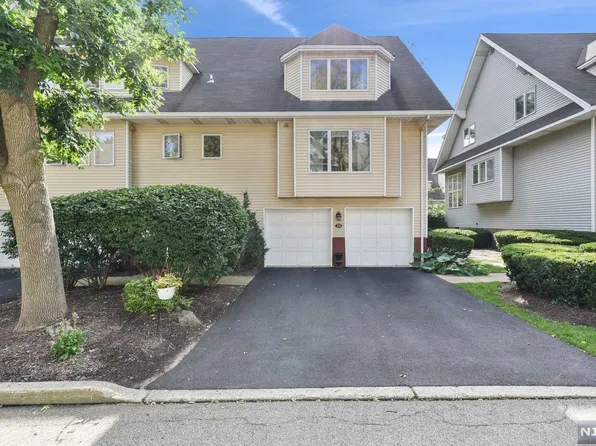 28 Iris Cir, Glen Rock, NJ 07452