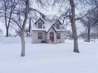 808 5th St NW, Minot, ND 58703