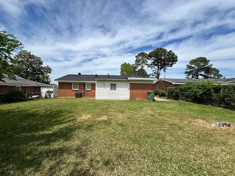 1008 Pelham St — Photo 17