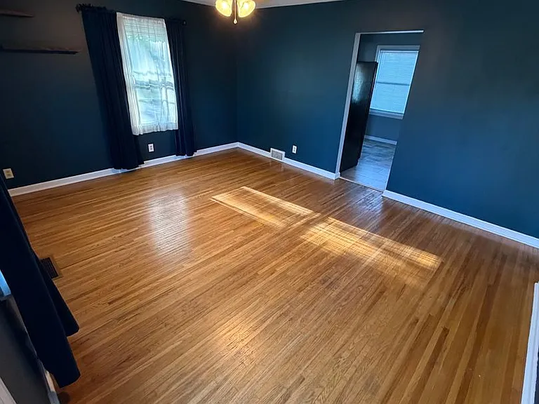 3200 Edgewood Dr — Photo 3