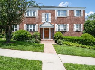 53 Nathan Hale Dr APT 7A, Huntington, NY 11743