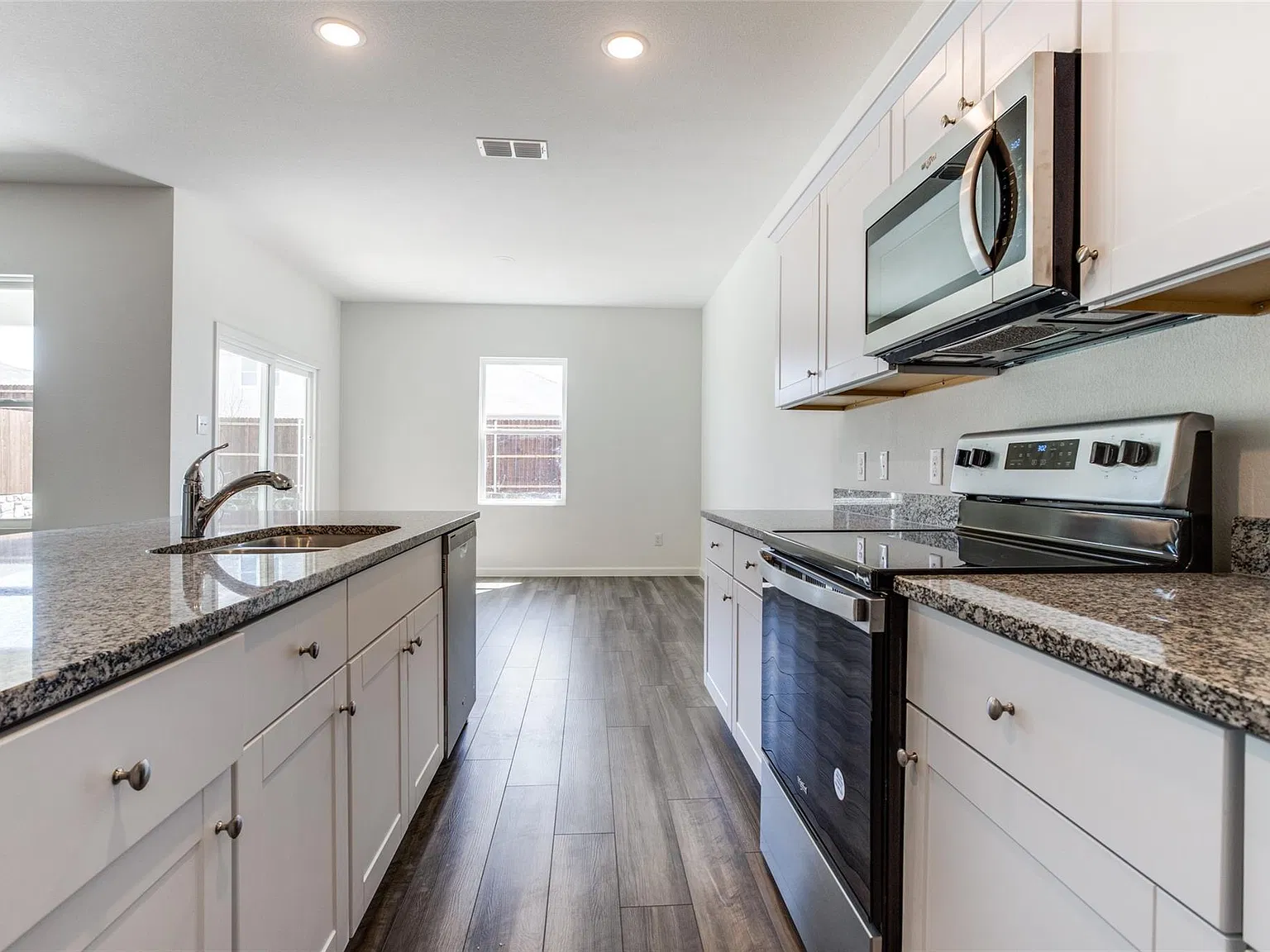 3 bed, 1820 sqft, $1,995 — Photo 3