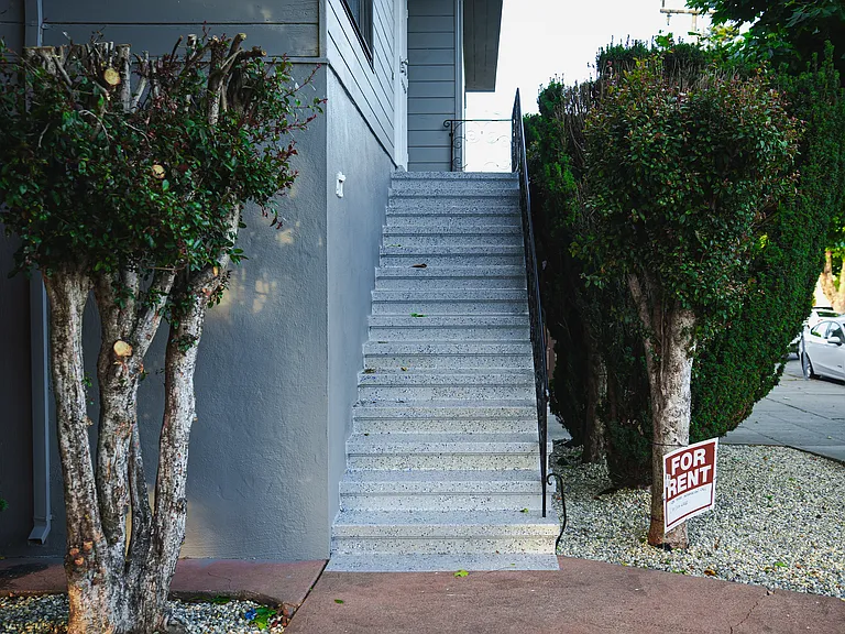 582 Euclid Ave #A — Photo 2