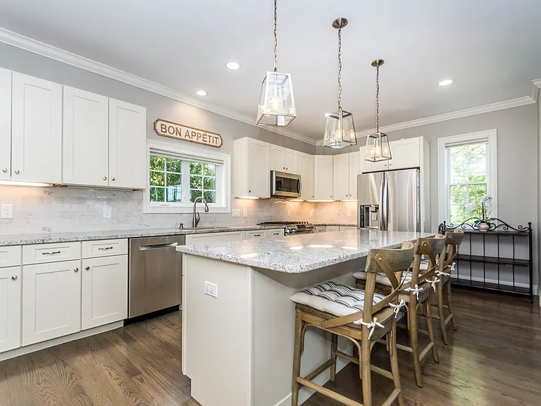 85 Oak St #1 — Photo 4