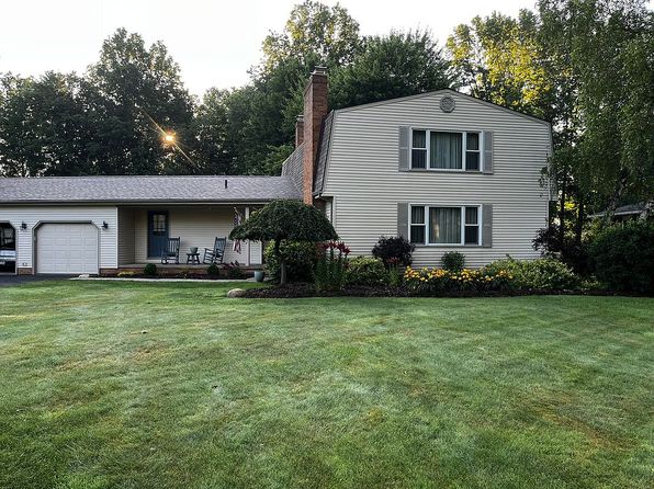 2212 Celestial Dr NE