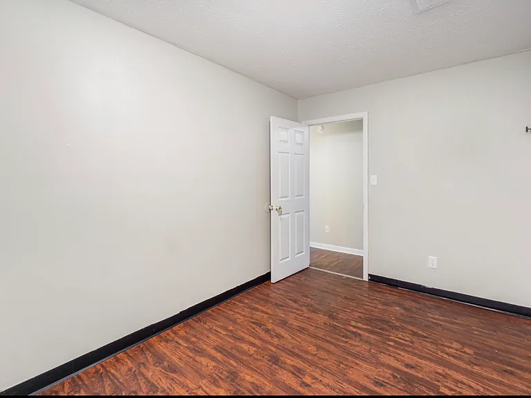306 Alex Ln — Photo 15
