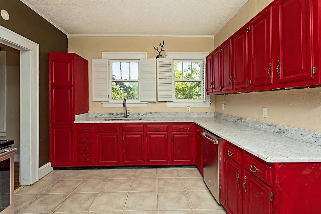 3 bed, 1.0 bath, 1235 sqft, $1,595 — Photo 3