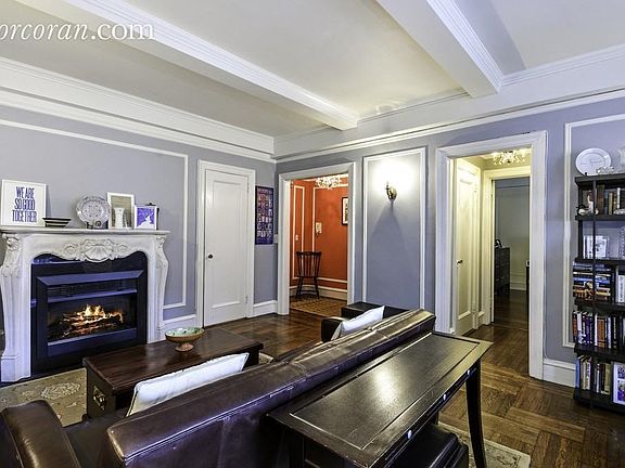 3rd image of 245 W 74th St APT 8E